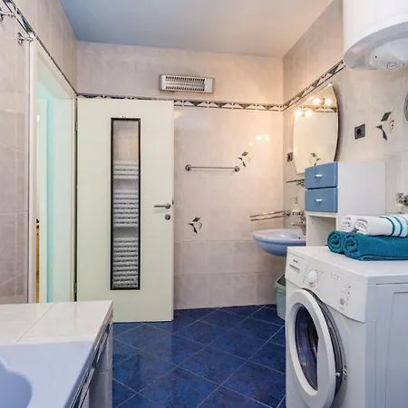 Viktorija Apartment *